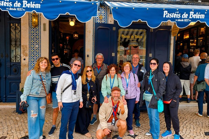 Walking tour in Belém, Lisbon, exploring Jerónimos Monastery and tasting Pastel de Belém, photo 10 | wizardtrip
