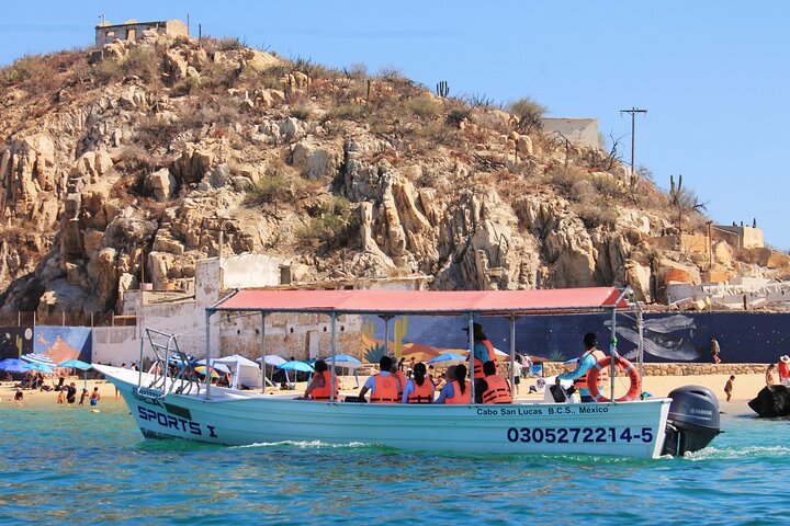 Glass bottom boat tour to the Arch of Cabo San Lucas, Mexico, showcasing marine life and rock formations, photo 9 | wizardtrip