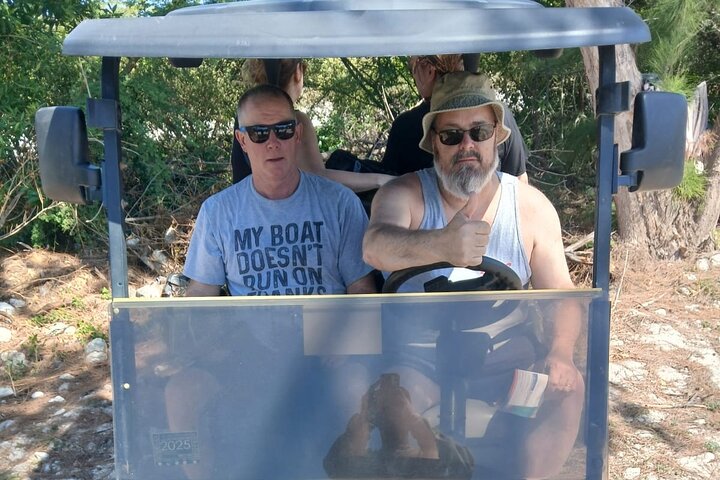 Hyr en golfbil för att utforska Grand Turk, besök stränder och sevärdheter, foto 6 | wizardtrip