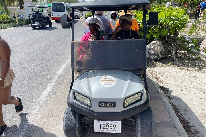 Hyr en golfbil för att utforska Grand Turk, besök stränder och sevärdheter, foto 11 | wizardtrip