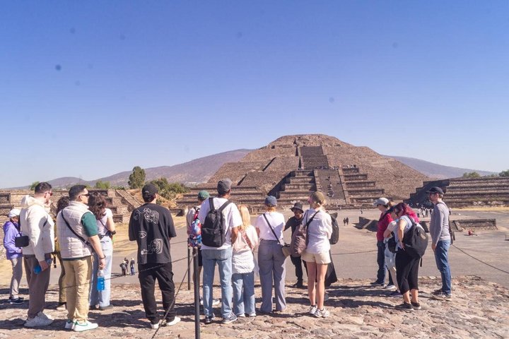 Explora las antiguas pirámides de Teotihuacán en un tour VIP sin paradas comerciales, foto 23 | wizardtrip