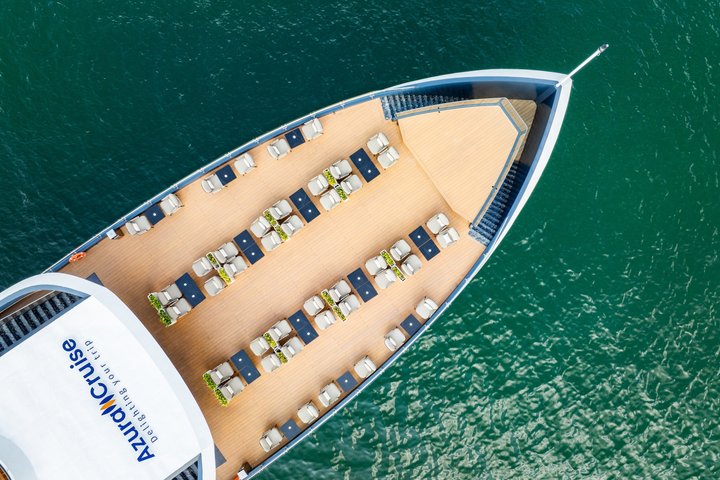 Luxe cruise die door de prachtige kalkstenen karsten van Halong Bay, Vietnam vaart, foto 19 | wizardtrip
