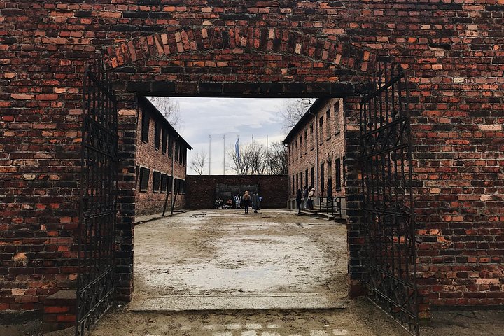 Guided tour of the Auschwitz-Birkenau Memorial and Museum from Krakow, Poland, photo 13 | wizardtrip