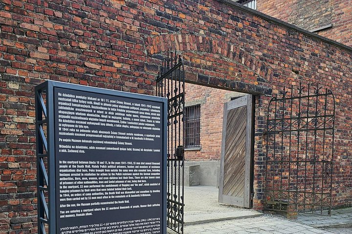 Et dystert besøk til Auschwitz-Birkenau minnesmerke og museum, et UNESCOs verdensarvsted nær Krakow, Polen, foto 22 | wizardtrip