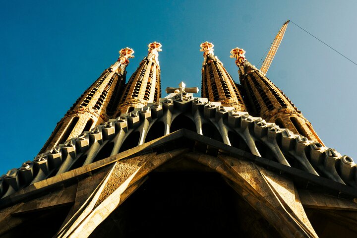 Barcelona's Best: Sagrada Familia, Gaudí & Snoep Proeverij Tour | wizardtrip