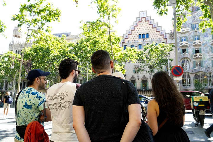Passeio a pé pela arquitetura Gaudí de Barcelona e degustação de doces, foto 10 | wizardtrip