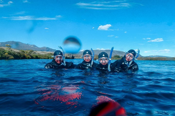 Snorkel in het kristalheldere water van de Silfra-kloof, IJsland, tussen tektonische platen, foto 13 | wizardtrip
