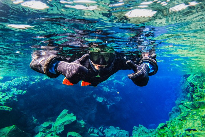 Snorkel in het kristalheldere water van de Silfra-kloof, IJsland, tussen tektonische platen, foto 17 | wizardtrip