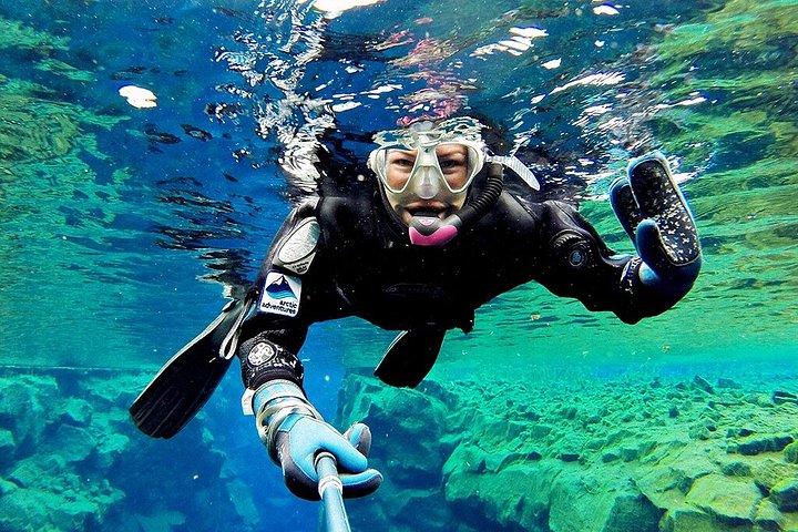 Snorkel in het kristalheldere water van de Silfra-kloof, IJsland, tussen tektonische platen, foto 25 | wizardtrip