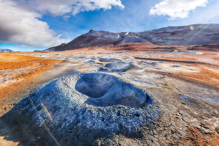 En lille gruppe udforsker Islands fantastiske naturlandskaber, herunder vandfald, gletsjere og geotermiske områder, foto 16 | wizardtrip