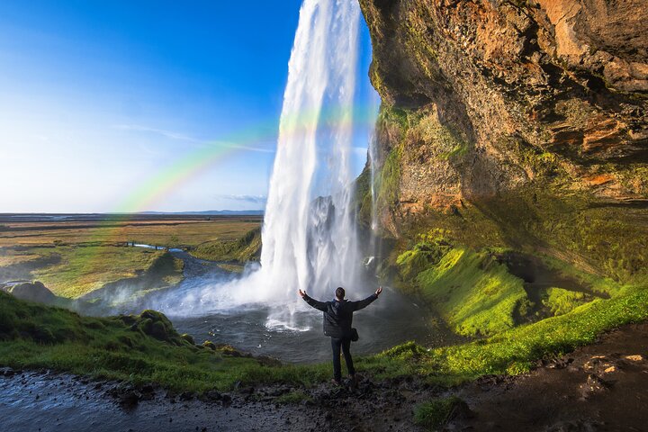 En lille gruppe udforsker Islands fantastiske naturlandskaber, herunder vandfald, gletsjere og geotermiske områder, foto 18 | wizardtrip