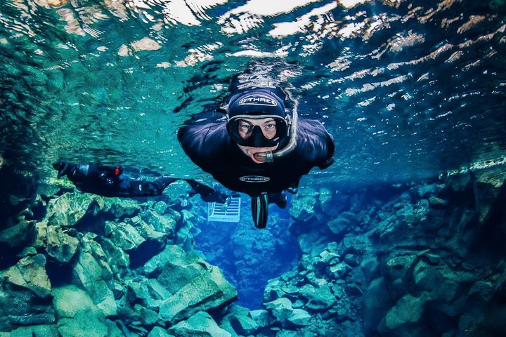 アイスランドのシルフラ割れ目の透き通った水で、大陸間をシュノーケリング、写真14 | wizardtrip