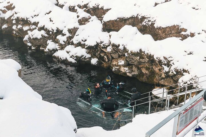 アイスランドのシルフラ割れ目の透き通った水で、大陸間をシュノーケリング、写真21 | wizardtrip
