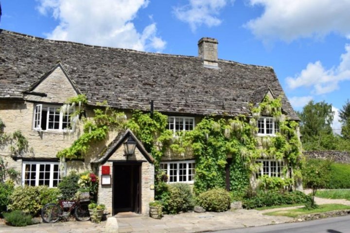 Small group tour exploring charming Cotswolds villages and countryside from Oxford, photo 8 | wizardtrip