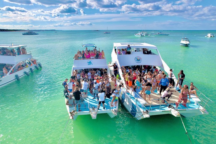 Hip Hop Boat Party Punta Cana avec DJ Live & Open Bar | wizardtrip
