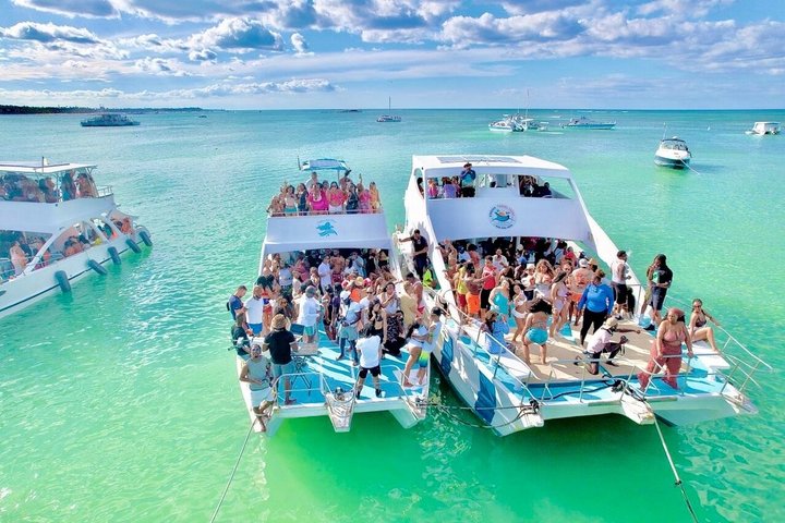 プンタカナでのパーティーボートツアー、シュノーケリング、イルカ、ライブDJ、オープンバー付き、写真21 | wizardtrip