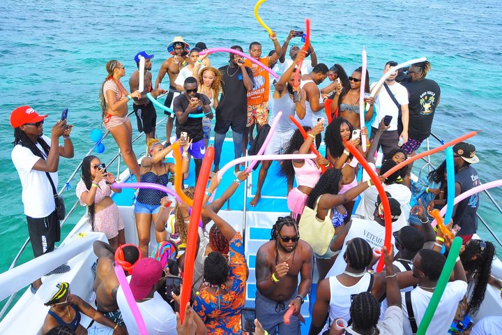 プンタカナでのパーティーボートツアー、シュノーケリング、イルカ、ライブDJ、オープンバー付き、写真31 | wizardtrip