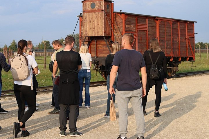 Guided tour of Auschwitz-Birkenau Memorial and Museum from Krakow with hotel pickup, photo 6 | wizardtrip
