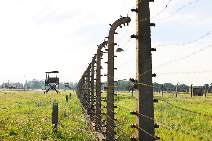 Guided tour of Auschwitz-Birkenau Memorial and Museum from Krakow with hotel pickup, photo 12 | wizardtrip