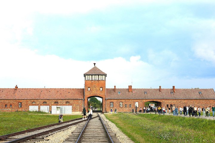 Guided tour of Auschwitz-Birkenau Memorial and Museum from Krakow with hotel pickup, photo 15 | wizardtrip