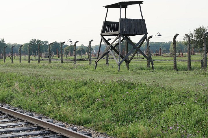 Guided tour of Auschwitz-Birkenau Memorial and Museum from Krakow with hotel pickup, photo 16 | wizardtrip
