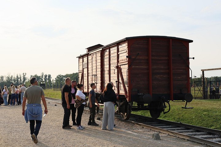 Guided tour of Auschwitz-Birkenau Memorial and Museum from Krakow with hotel pickup, photo 17 | wizardtrip