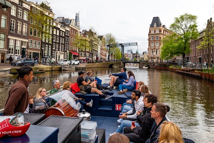 Croisière sur les canaux d'Amsterdam avec guide en direct et boissons à volonté | wizardtrip