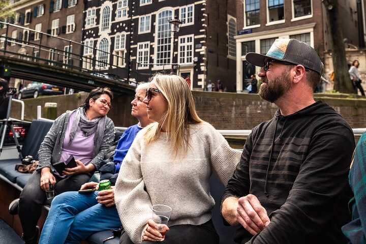 Njut av en naturskön kanalkryssning i Amsterdam med livekommentarer och obegränsade drycker ombord på en lyxbåt, foto 10 | wizardtrip