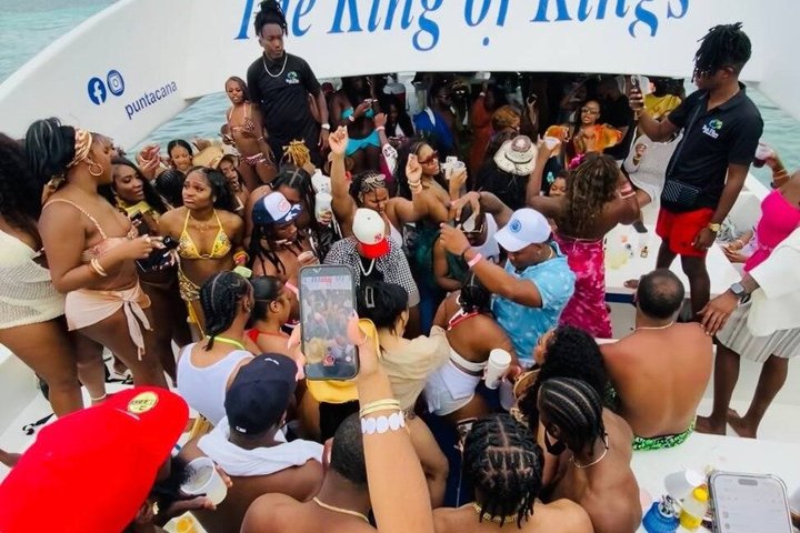 Cruzeiro de barco de festa Hip Hop apenas para adultos em Punta Cana com open bar e paragem em banco de areia, foto 6 | wizardtrip