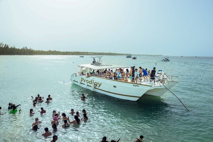 Cruzeiro de barco de festa Hip Hop apenas para adultos em Punta Cana com open bar e paragem em banco de areia, foto 11 | wizardtrip