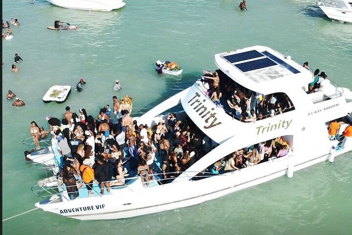 Cruzeiro de barco de festa Hip Hop apenas para adultos em Punta Cana com open bar e paragem em banco de areia, foto 14 | wizardtrip