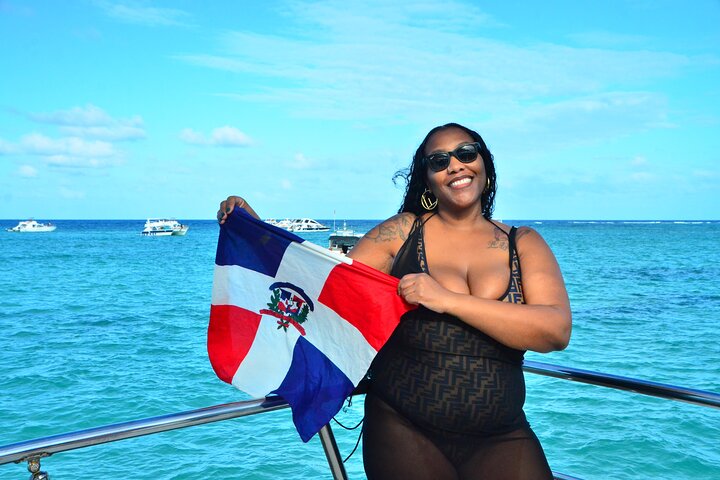 Cruzeiro de barco de festa Hip Hop apenas para adultos em Punta Cana com open bar e paragem em banco de areia, foto 18 | wizardtrip