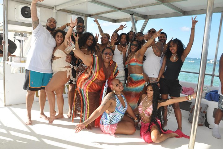 Cruzeiro de barco de festa Hip Hop apenas para adultos em Punta Cana com open bar e paragem em banco de areia, foto 24 | wizardtrip