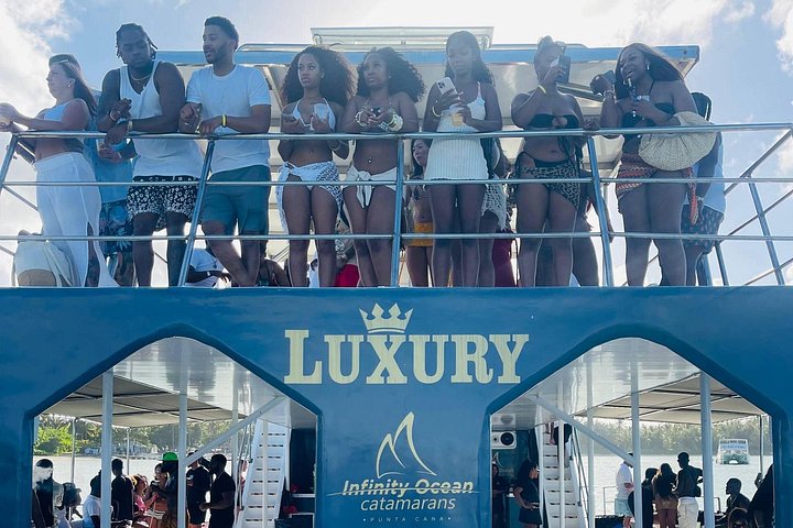 Cruzeiro de barco de festa Hip Hop apenas para adultos em Punta Cana com open bar e paragem em banco de areia, foto 28 | wizardtrip