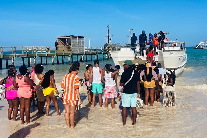 Cruzeiro de barco de festa Hip Hop apenas para adultos em Punta Cana com open bar e paragem em banco de areia, foto 30 | wizardtrip