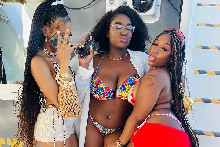 Cruzeiro de barco de festa Hip Hop apenas para adultos em Punta Cana com open bar e paragem em banco de areia, foto 31 | wizardtrip
