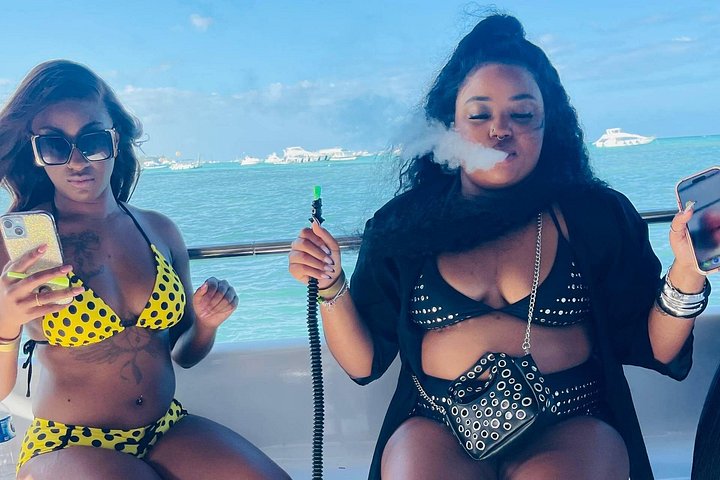 Cruzeiro de barco de festa Hip Hop apenas para adultos em Punta Cana com open bar e paragem em banco de areia, foto 34 | wizardtrip