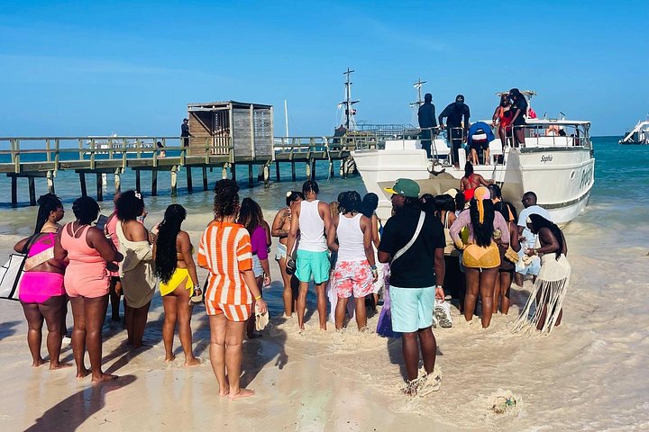 Cruzeiro de barco de festa Hip Hop apenas para adultos em Punta Cana com open bar e paragem em banco de areia, foto 41 | wizardtrip