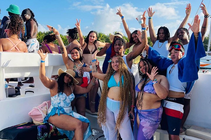 Cruzeiro de barco de festa Hip Hop apenas para adultos em Punta Cana com open bar e paragem em banco de areia, foto 45 | wizardtrip