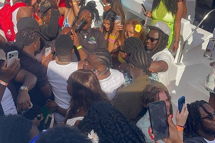 Cruzeiro de barco de festa Hip Hop apenas para adultos em Punta Cana com open bar e paragem em banco de areia, foto 47 | wizardtrip