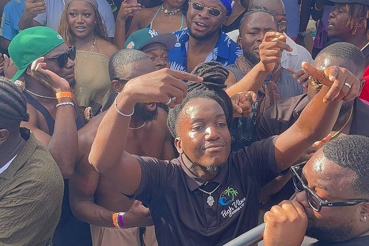 Cruzeiro de barco de festa Hip Hop apenas para adultos em Punta Cana com open bar e paragem em banco de areia, foto 48 | wizardtrip