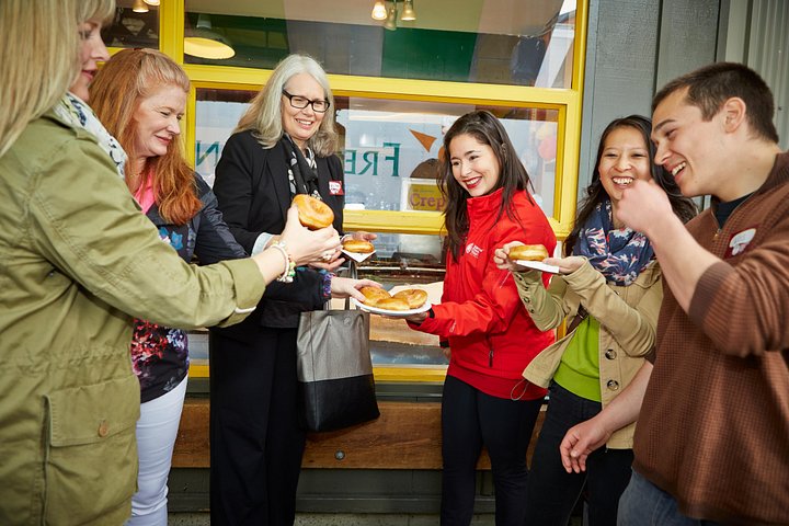 バンクーバーのグランビルアイランドマーケットの多様な食の提供を探索するガイド付きフードツアー、写真9 | wizardtrip