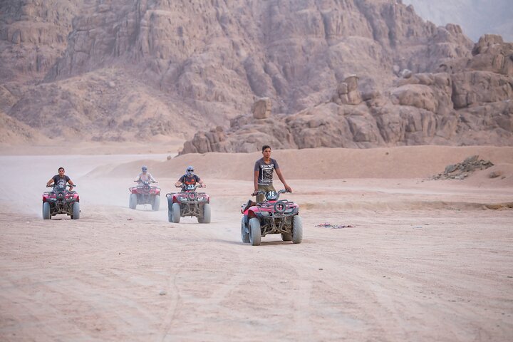 Vivez une aventure désertique passionnante à Charm el-Cheikh avec balade en quad, promenade à dos de chameau et dîner-spectacle bédouin, photo 11 | wizardtrip