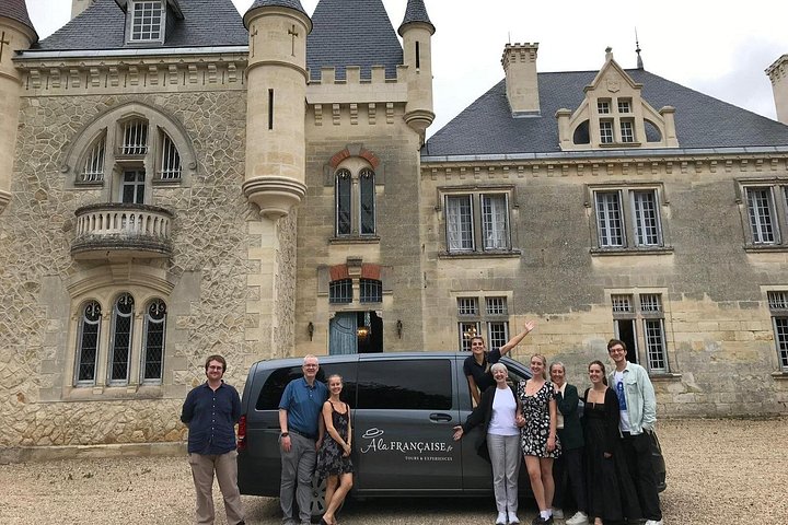 Electric bike tour through Saint-Emilion vineyards with wine tasting and chateau lunch from Bordeaux, photo 8 | wizardtrip