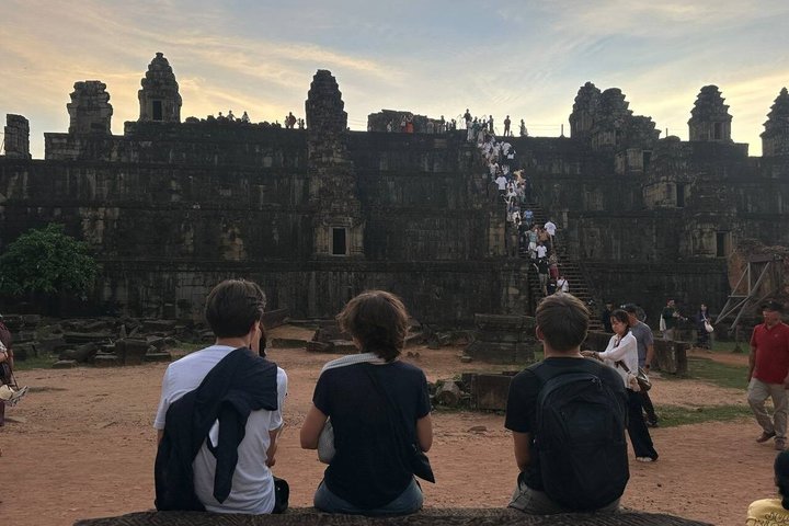 Explore ancient temples and witness a stunning sunset on a small group tour in Siem Reap, Cambodia, photo 6 | wizardtrip