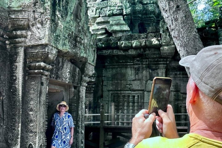 Explore ancient temples and witness a stunning sunset on a small group tour in Siem Reap, Cambodia, photo 7 | wizardtrip
