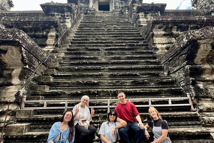 Explore ancient temples and witness a stunning sunset on a small group tour in Siem Reap, Cambodia, photo 8 | wizardtrip