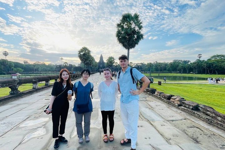 Explore ancient temples and witness a stunning sunset on a small group tour in Siem Reap, Cambodia, photo 11 | wizardtrip