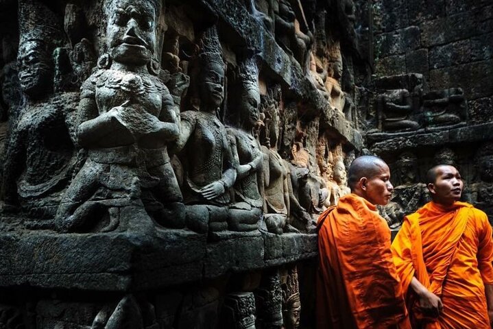 Explore ancient temples and witness a stunning sunset on a small group tour in Siem Reap, Cambodia, photo 29 | wizardtrip