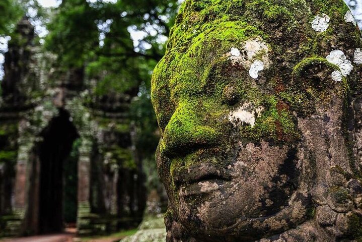Explore ancient temples and witness a stunning sunset on a small group tour in Siem Reap, Cambodia, photo 34 | wizardtrip